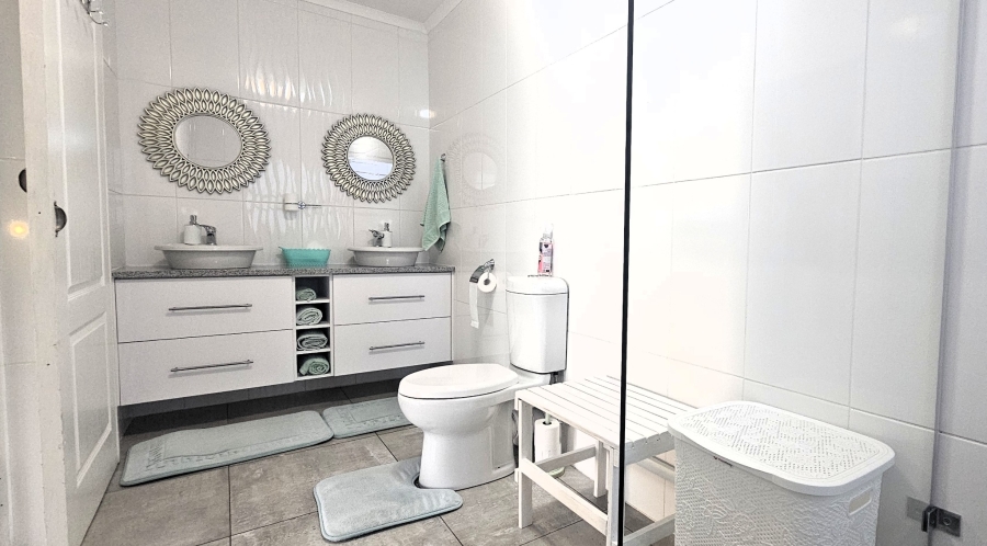 8 Bedroom Property for Sale in Myburgh Park Western Cape